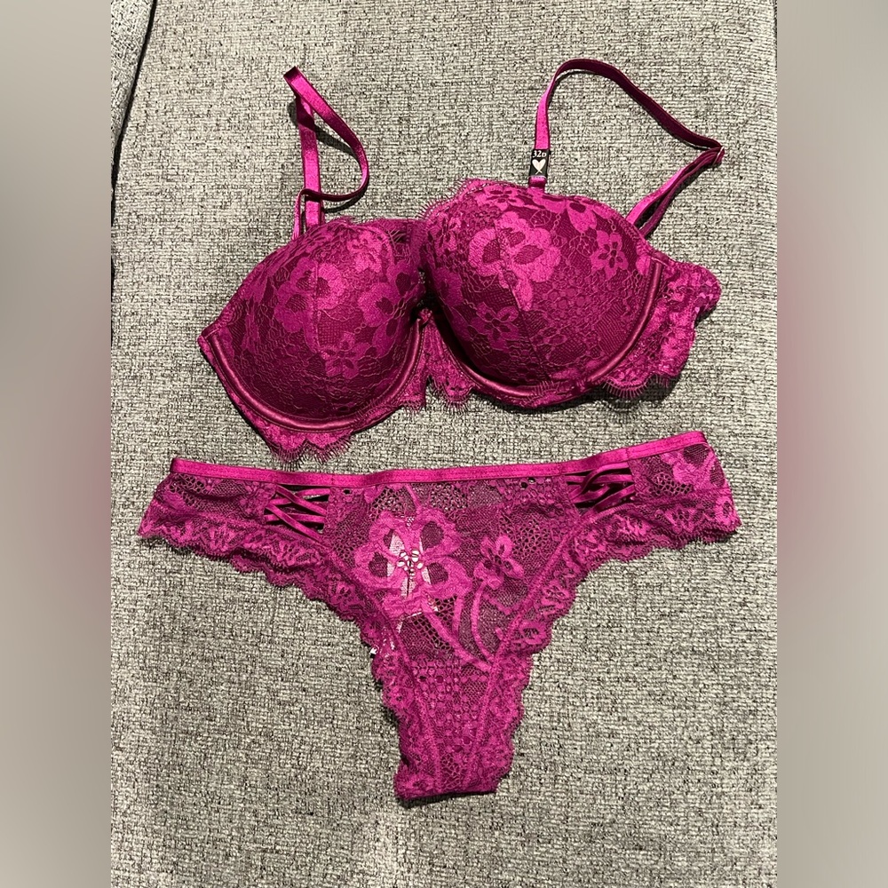 🌟VICTORIA SECRET DREAM ANGELS LACE CUP DEMI BRA WITH MATCHING PANTIES BUNDLE🌟